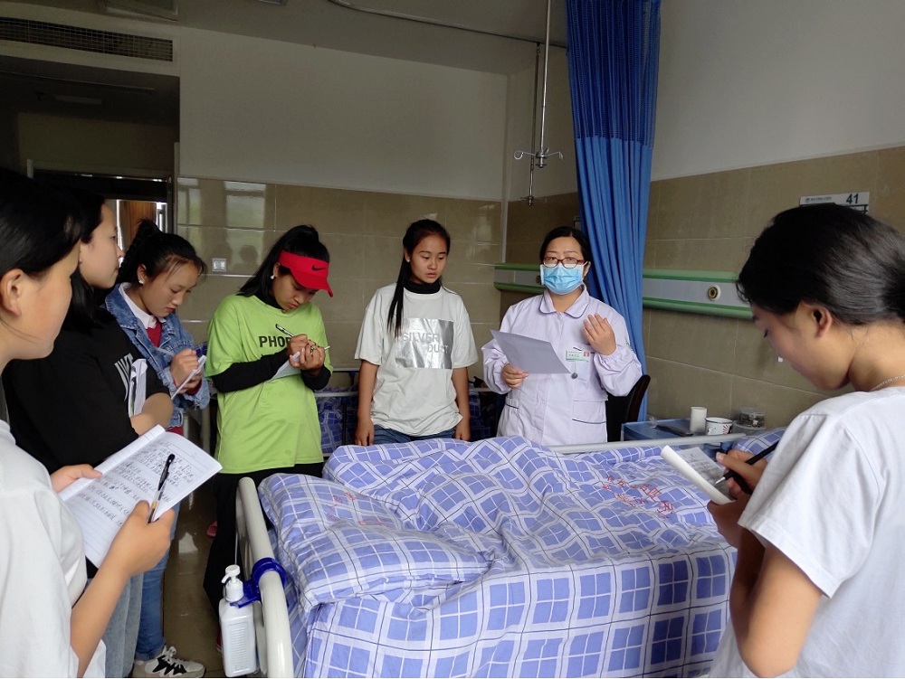 勤学技能实践，情系老人冷暖―老年人服务与管理专业学生参加本期第4次校外实习