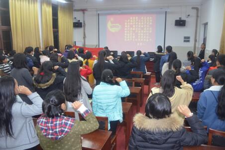 我校团委举行2016-2017学年度上期新团员入团宣誓仪式