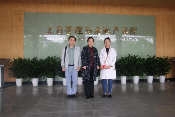 电子商务专业教研组赴成都职业技术学院工商管理与房地产分院调研和院校交流