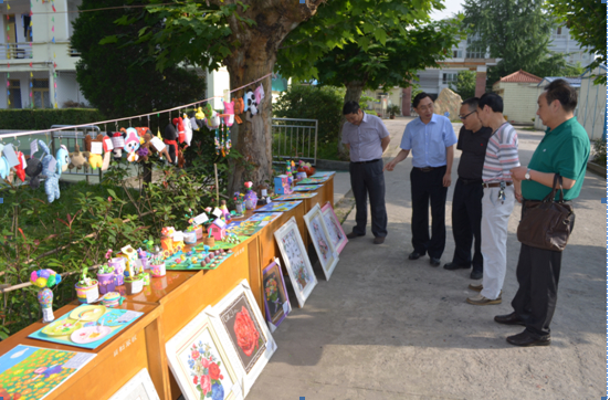 我校学前教育专业组举行“迎六一”手工作品展