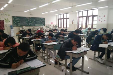 雅安市全国秘书、心理咨询师、企业人力资源管理资格考试在我校顺利进行