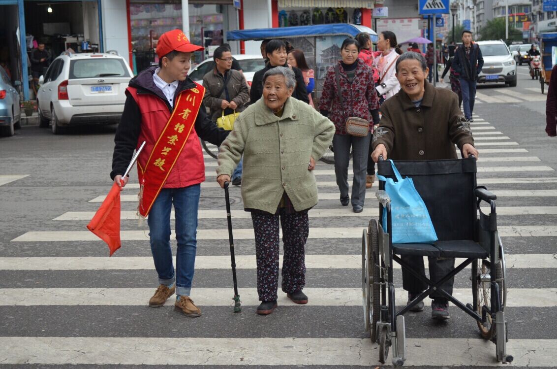 扬志愿精神•展文明风采――我校青年志愿者积极参加文明交通劝导志愿服务活动