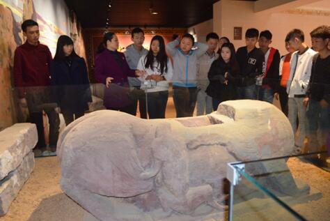 我校档案管理专业学生参观雅安市博物馆