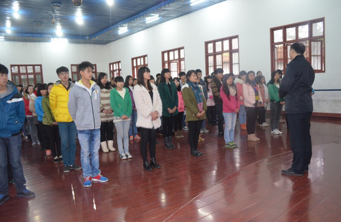 我校团委举行纪念“12•9”运动79周年暨新团员入团宣誓仪式