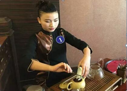 四川省档案学校“授渔学子”彭宇在蓝海酒店技能竞赛中获得佳绩