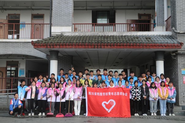 人人学雷锋 服务树新风——兰台青年志愿者集中行动“绿色校园项目”开始啦