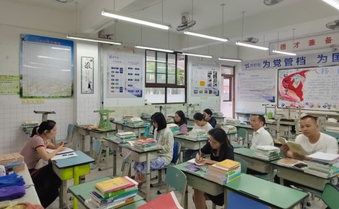 凝心聚力 共研促教