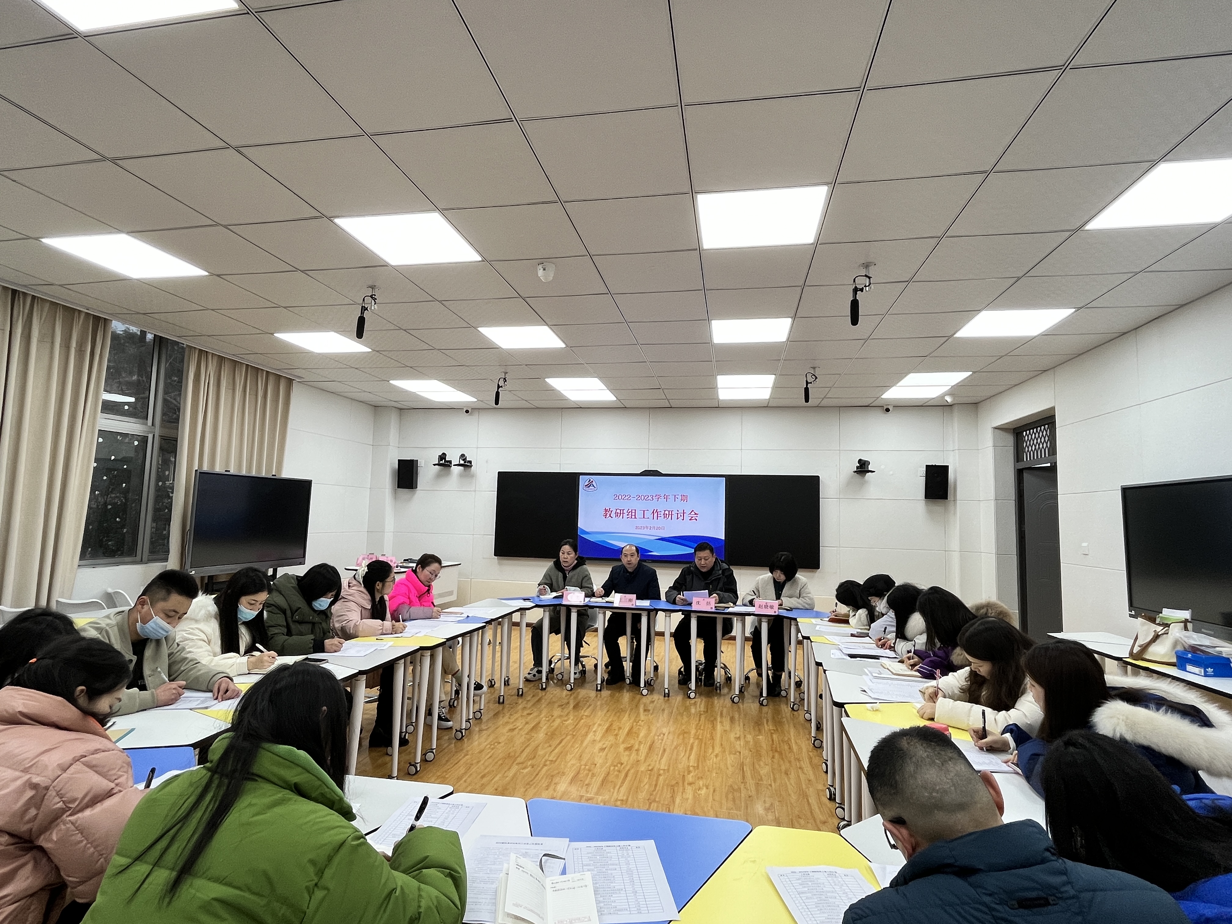 不忘初心谋发展 逐梦前行攀高峰